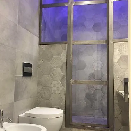 Apartment Bocconi B42 *